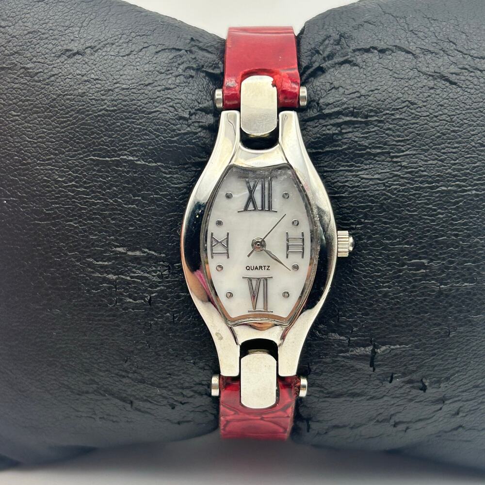 Vintage Women’s Quartz Watch Silver-tone Case Red leather Strap Working